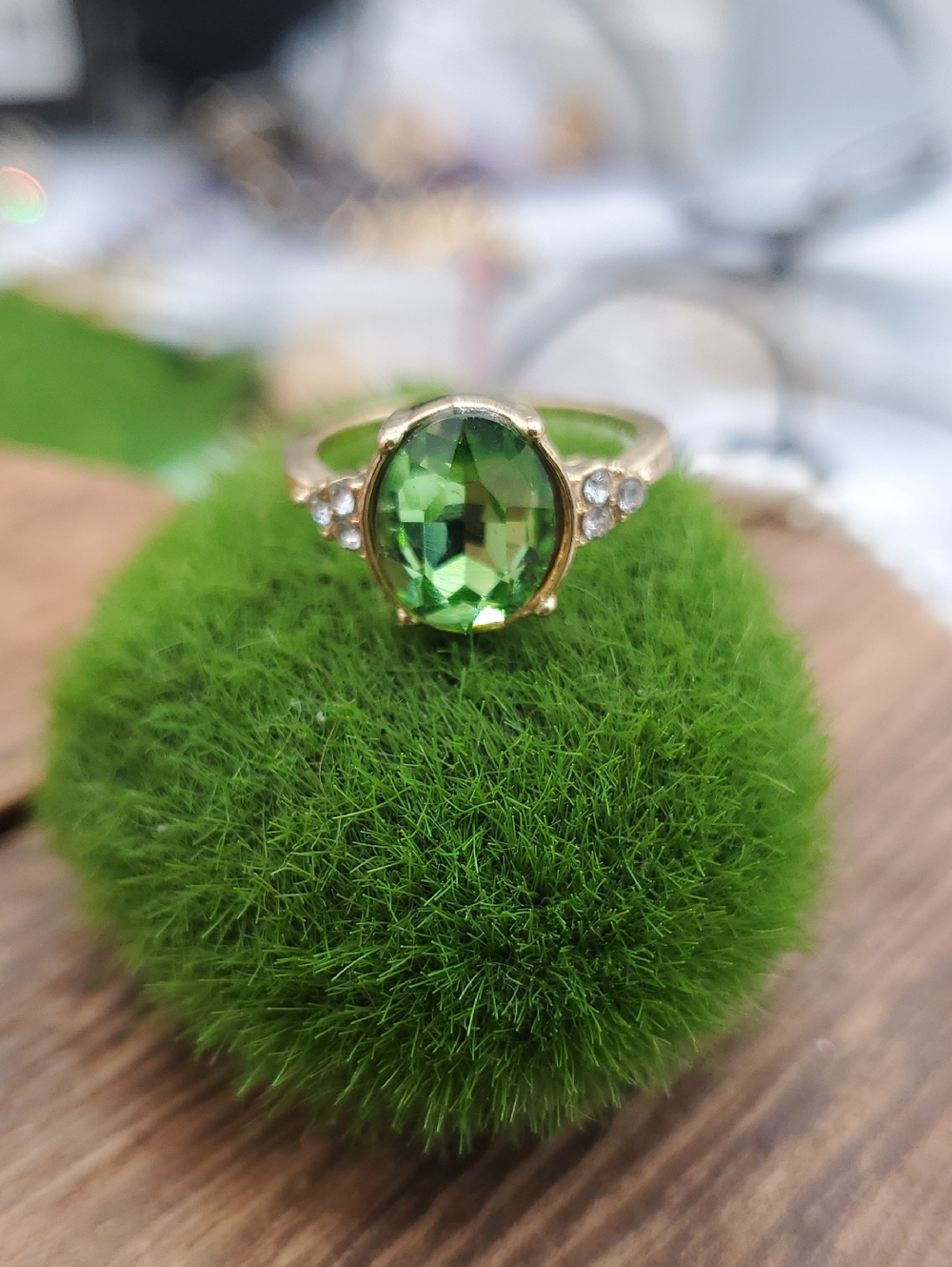 Gold Tone Ring with Green Oval Gemstone and Accent Stones Size 6 R838